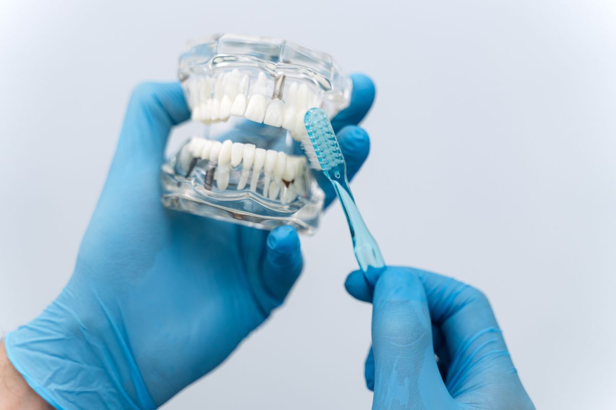 Doctors prescribe 10 mistakes individuals commit when brushing their teeth.